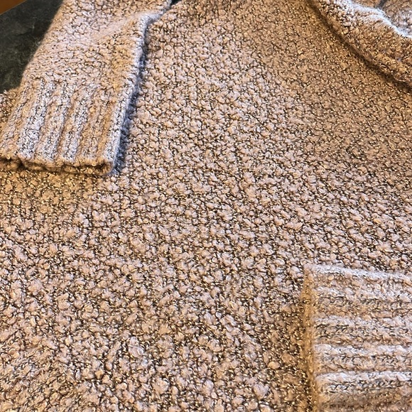 🔥 3/$25 - Girl’s sweater - Picture 3 of 5